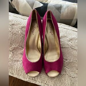 Lilly Pulitzer Resort Chic Wedge in Passion Pink Suede 💞✨